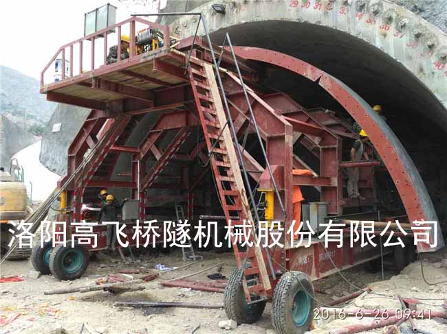 襯砌臺(tái)車和鋪軌機(jī)的區(qū)別是什么？
